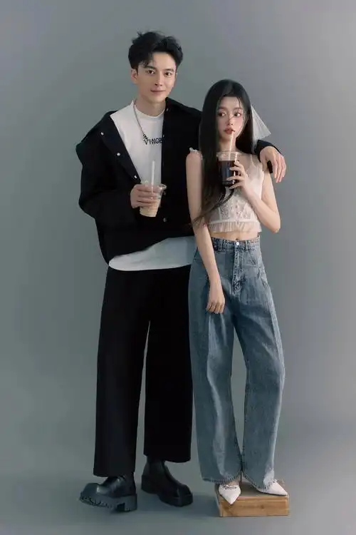 甜蜜浪漫情侣合照