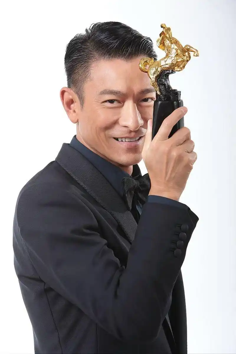 刘德华与tvb闹解约,霸气回应:我不介意重新回去给人剪头发!