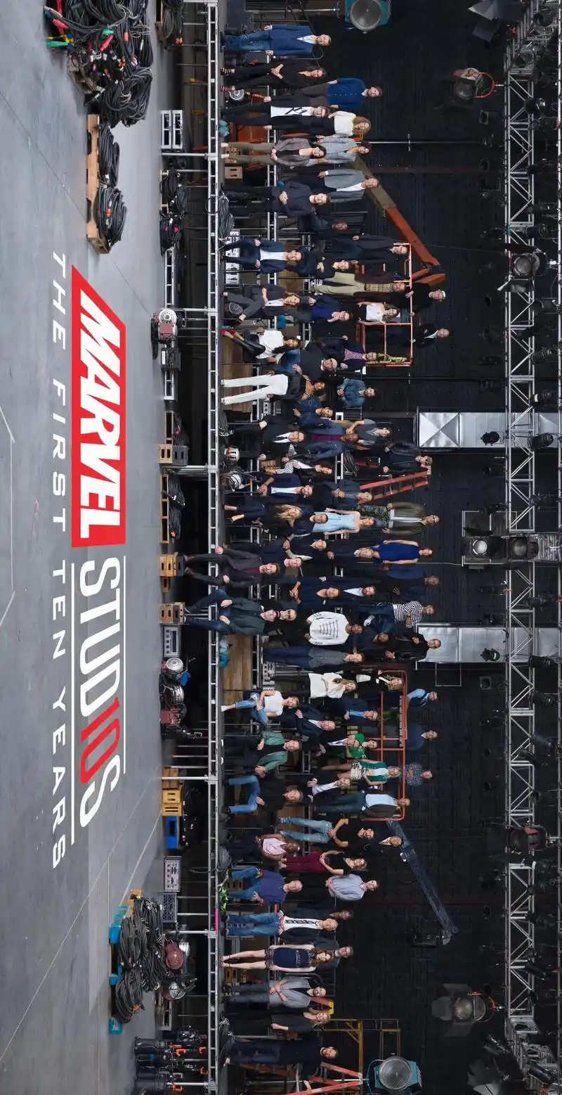 漫威marvel十周年纪念大合照高清原图.看看各位漫威迷能认 - 抖音