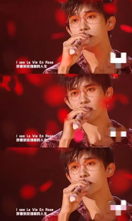 回归爱豆身份的易烊千玺##易烊千玺在玫瑰花雨里美得我心颤