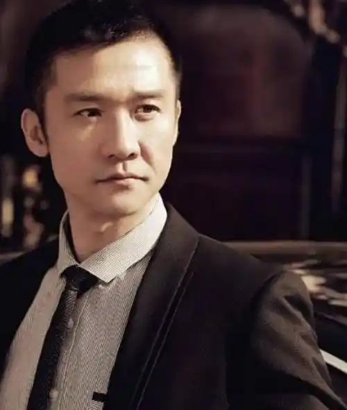 不发福,不油腻,颜值身材都在线的8位中年内地男星,真叔圈楷模_黄志忠