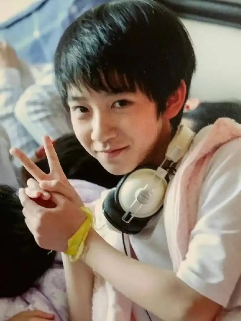 从小到大都这么拽 哈哈哈哈哈哈 #贺峻霖  - 抖音