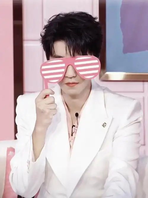 王俊凯直播#爱死这个笑容,这么甜的宝贝02