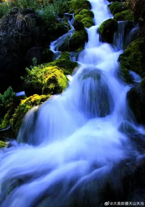 壁纸 风景 旅游 瀑布 山水 桌面 690_986 竖版 竖屏 手机