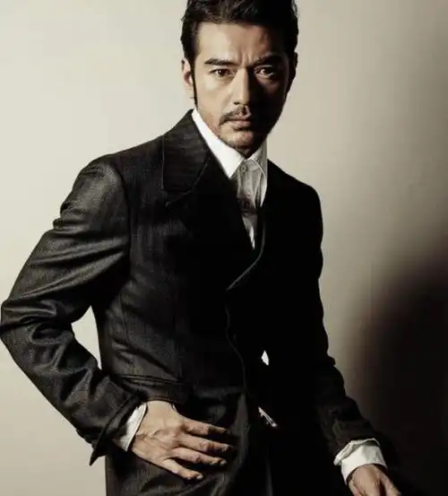 超级大帅哥金城武留胡须尽显熟男魅力