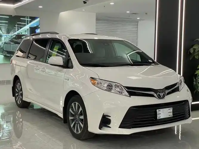 2022款加版丰田塞纳低价热卖丰田mpv品质出色