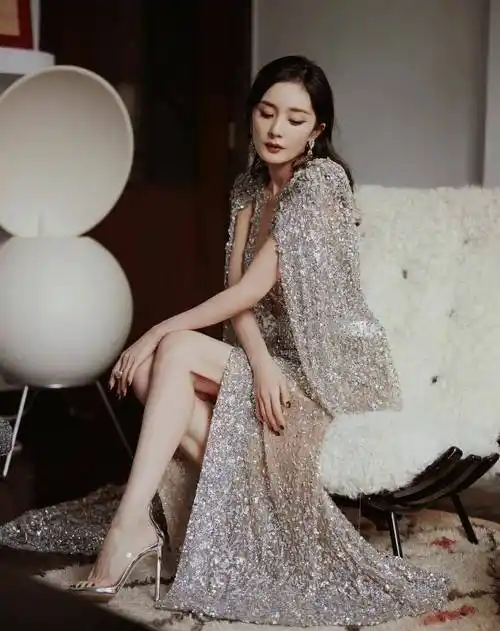 原创杨幂无滤镜也太惊艳了穿亮片礼服裙高级大气满满国际范