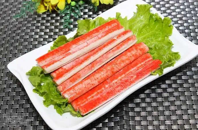 蟹棒食品加工主要有两种工艺,其成品的形态及肉质有