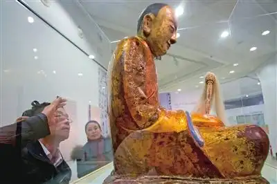 这是3月3日在匈牙利自然科学博物馆拍摄的"章公六全祖师"肉身宝像