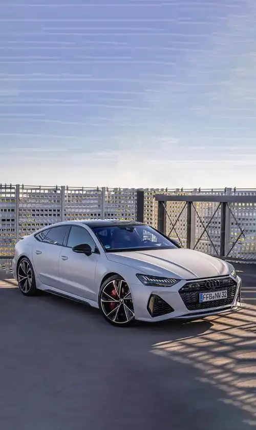 奥迪rs7西装暴徒我我非常喜欢的车看见他的灯我就爱上了他