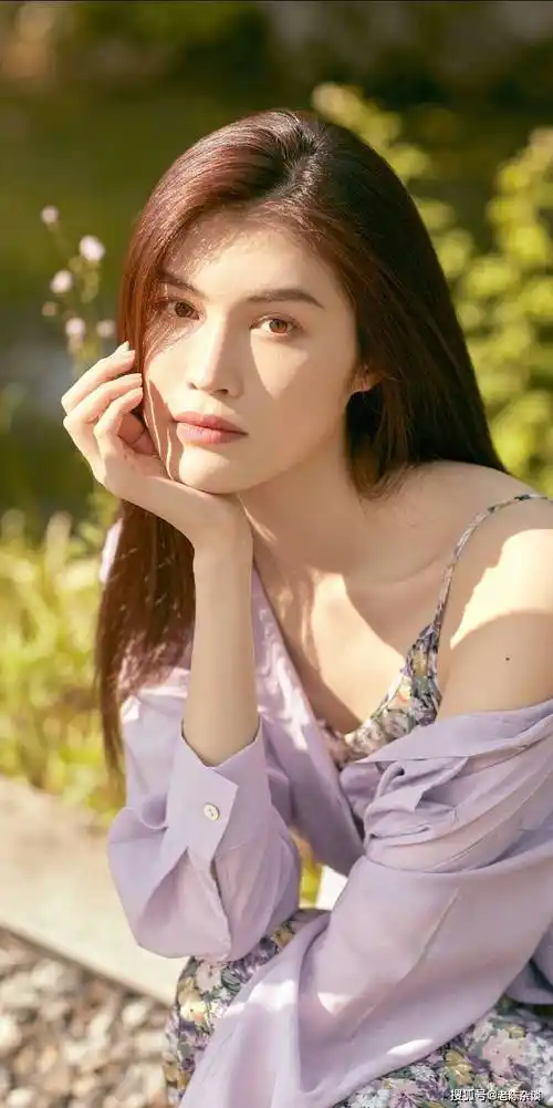 何穗写真赏:不愧是维密超模!大长腿走秀美到爆炸!_身材_成为了_都让人