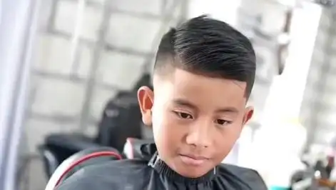 超酷,给小男孩剪渐变发型,帅气又有型