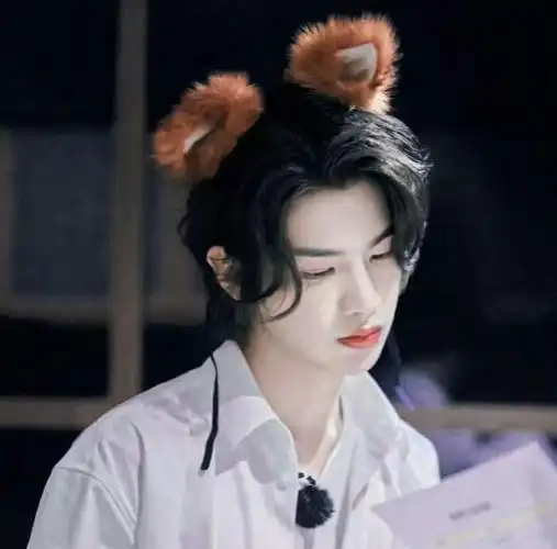 第110期黄明昊高清头像分享