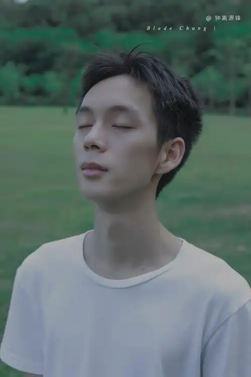 一组摄影小白拍摄的森系男孩写真