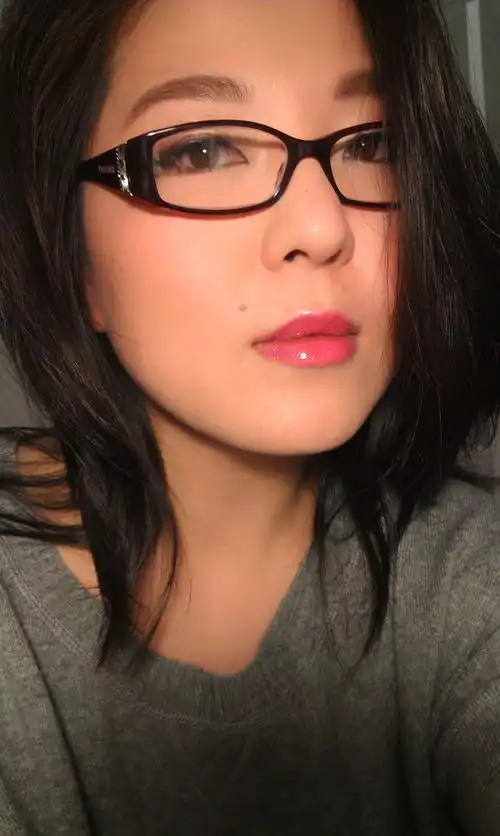 眼镜哥美女图片-戴近视眼镜美女图片-戴眼镜的清纯美女(32p)