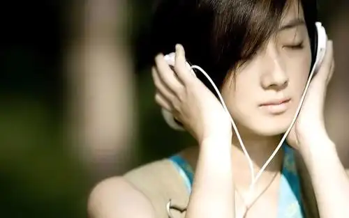 桂纶镁啊,话少胸小表情吊  显示全部