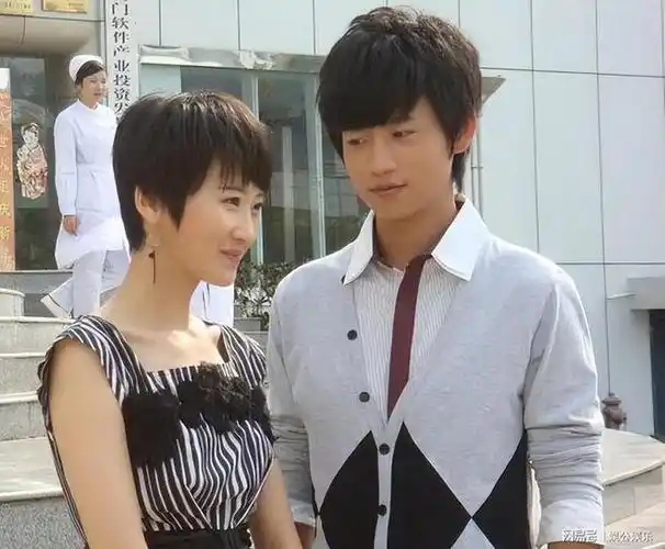 相关于肖涵的老公,着实她本人从未公示过,只是网上哄传是一位叫王良南