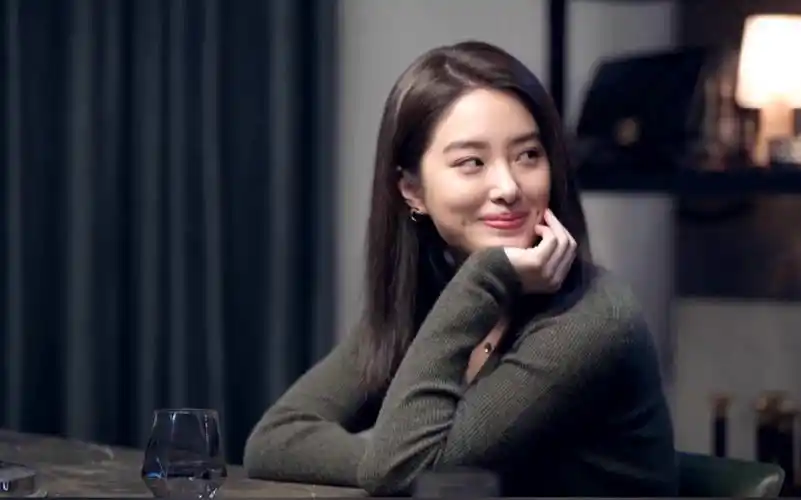 杨采钰笑起来很迷人