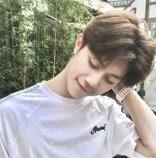 男生好看的蓬松烫发简直不帅 - 男士烫发 - 发型社