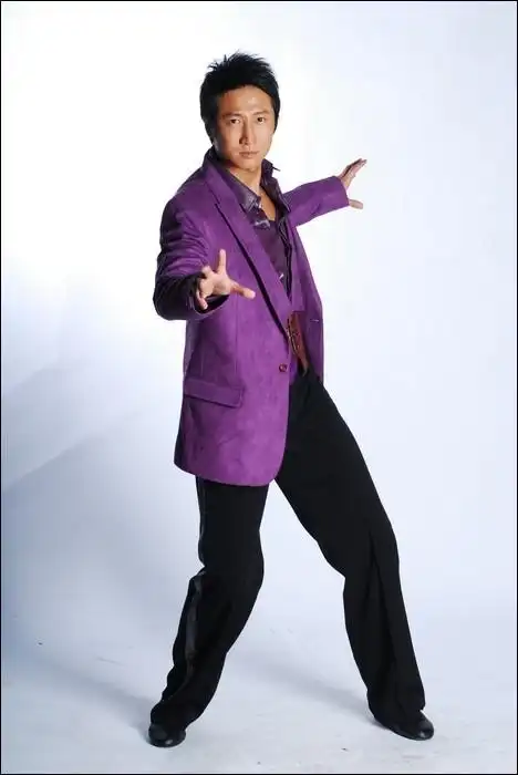 图文:《舞动奇迹》第二季明星嘉宾--洪天明