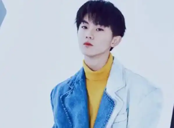 马嘉祺:2002年12月12日出生于河南省郑州市,中国内