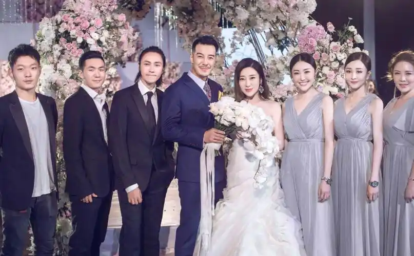 别看海一天结婚晚,好像不懂浪漫.他与刘帅在一起后,变得开朗了不少.