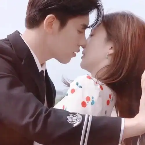 金晨王子异kiss这件事上谁都不认输##金晨王子异刷牙吻花絮视频