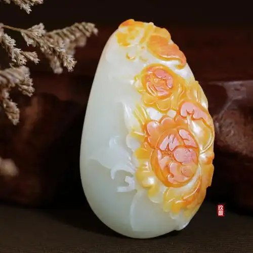 和田玉(白玉-青白)独籽挂件-- 花开富贵 38.6g