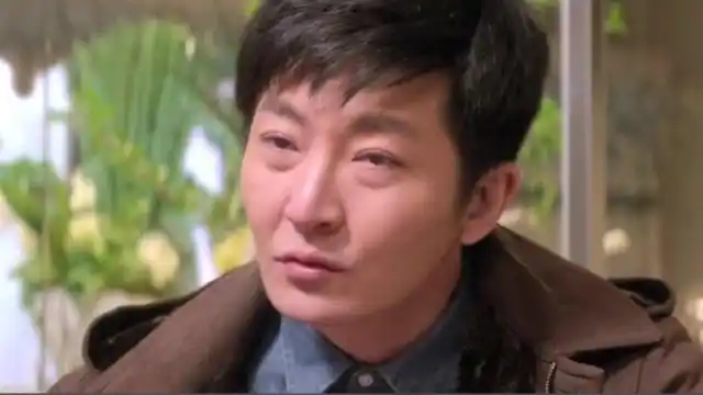 郭京飞双眼皮被调侃是"菜刀割的"?但更可怕的却是皮肤