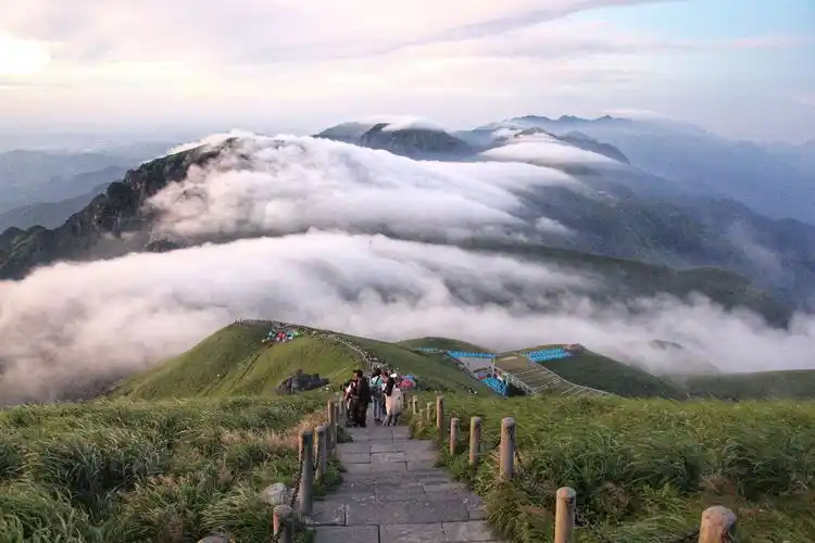 会当凌金顶,再览武功山!