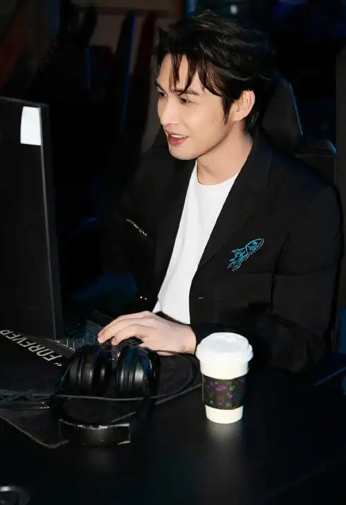 包帅包有操作的!@张彬彬vin