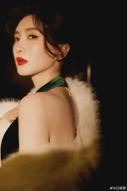 江疏影晒各类靓丽写真!肤白貌美身材曼妙性感撩人