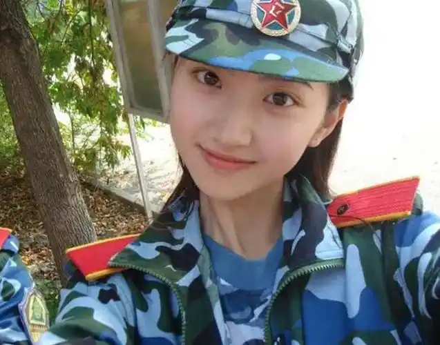 大学时期的景甜,清纯可人,北电表演系公开认证的女神.