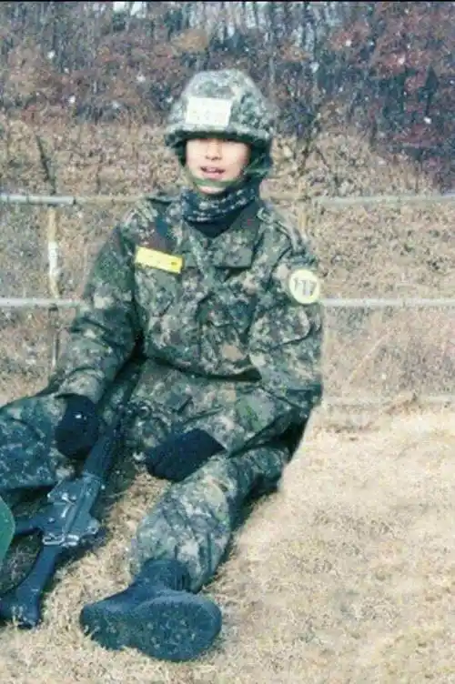 金秀贤入伍的照片公开了!素颜是太帅气,网友评论一致"三观正"