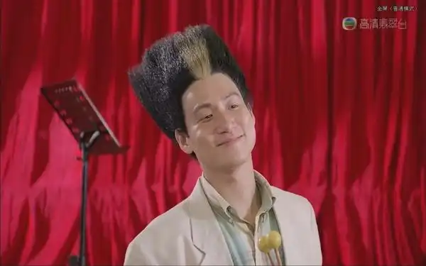 周星驰拍的哪一部电影有个人的发型是扫把型的_百度知道
