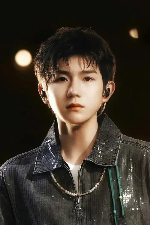 随便发一条给首页各位洗洗眼王源正脸特写,一等标志#王源2024龙行绛气