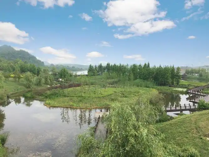 贵安新区月亮湖公园市民就近出行新选择