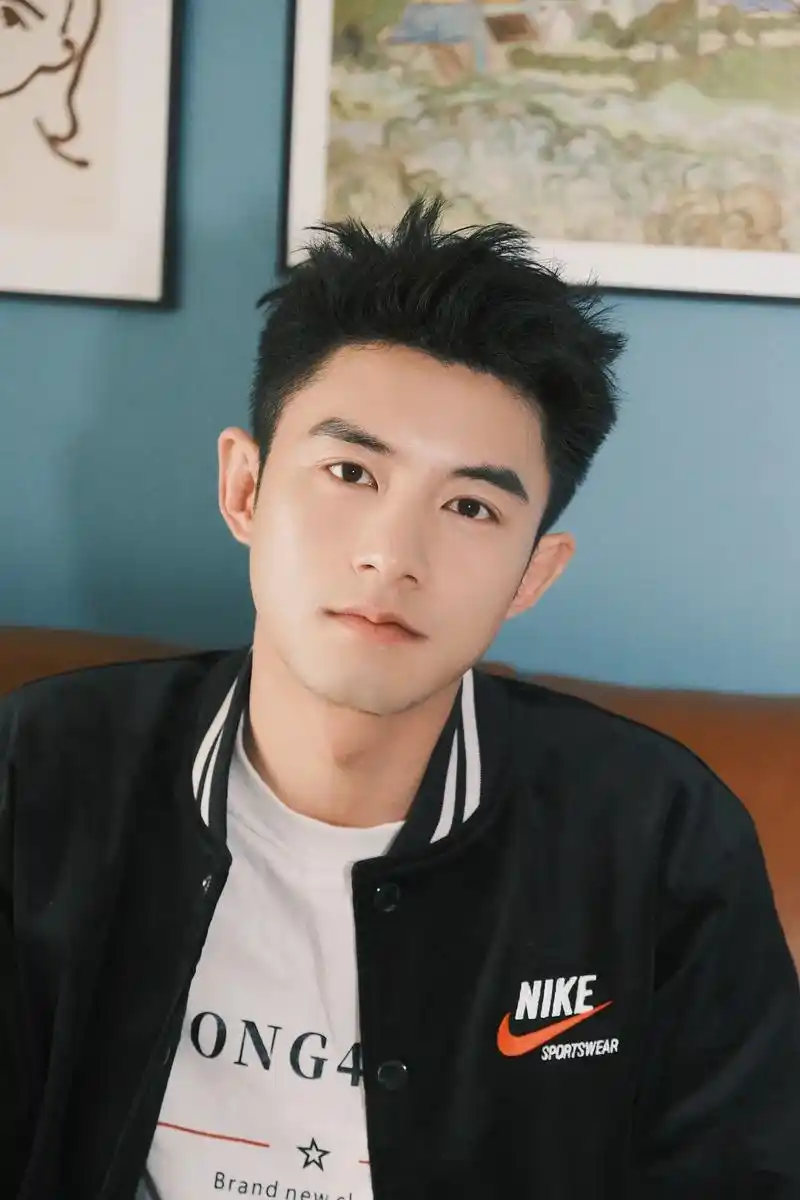 爱很简单的.#男生阳光清爽风格穿搭指南 #痞帅男孩ootd图 - 抖音