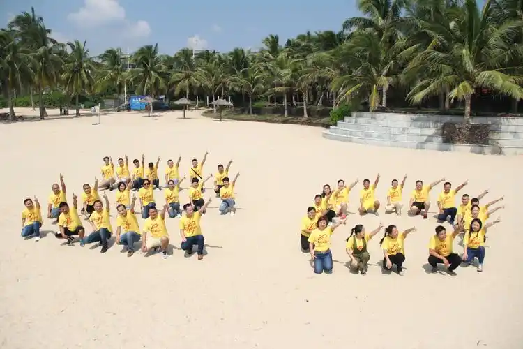 为了纪念20周年的聚会,特意摆一个造型挺酷的.