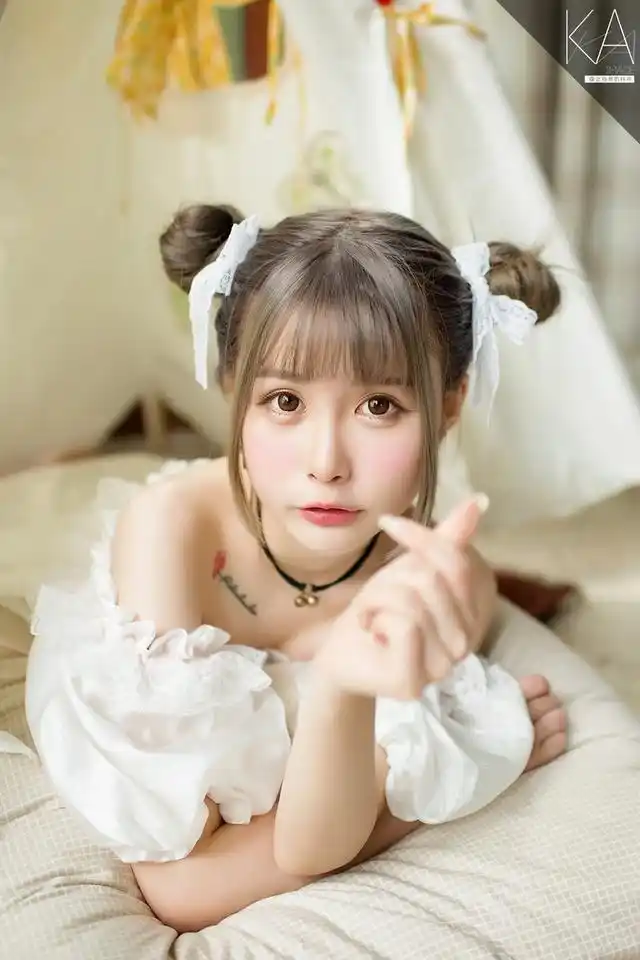 双丸子头的萝莉loli可爱美女迷人照