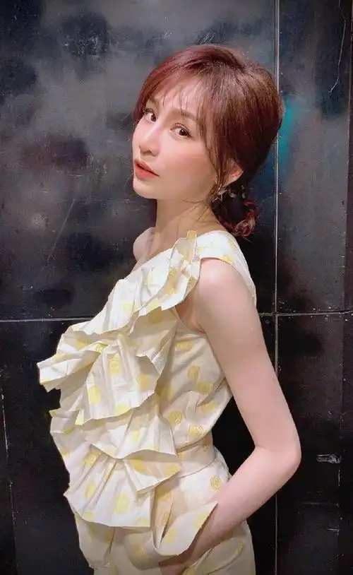 在参加浪姐的时候,甜心教主王心凌又重新回到了人们的视野中,诸多结婚