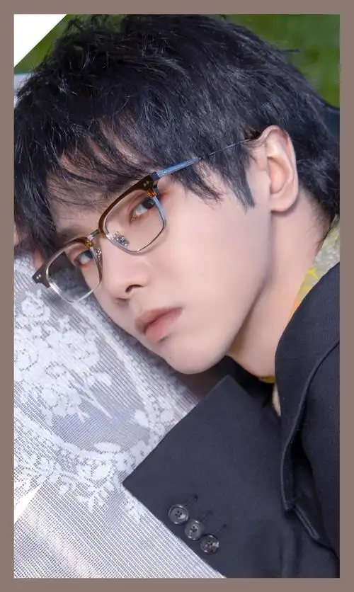 华晨宇 红秀封面 - 堆糖,美图壁纸兴趣社区