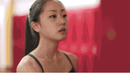 求出处,一个女孩游泳进步后咧嘴笑的动态图