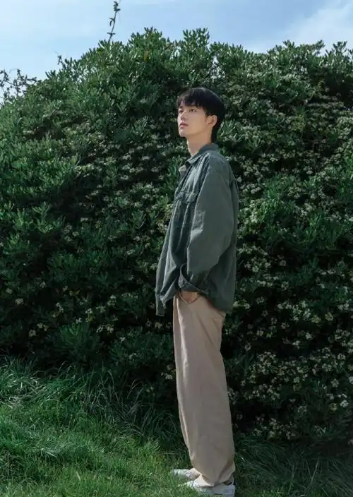 男生拍照:简约又帅气的姿势和技巧,会拍照的男生都这么拍