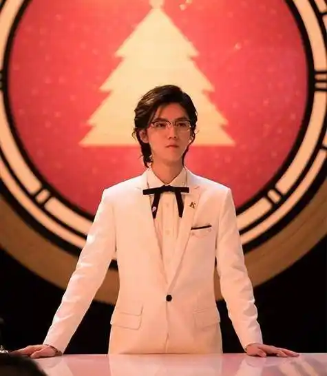 白色西服的王源,杨洋,鹿晗,蔡徐坤,王一博犹如白马王子般耀眼_时尚