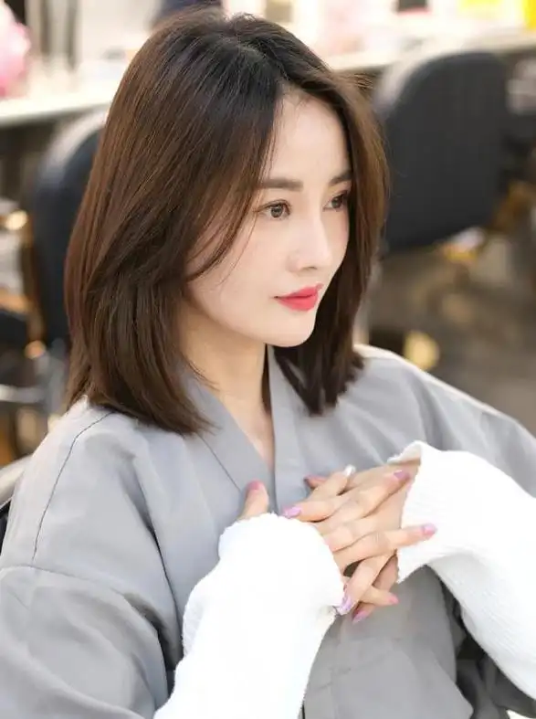 40岁的女人选不对发型会显老这几种气质款你该试试