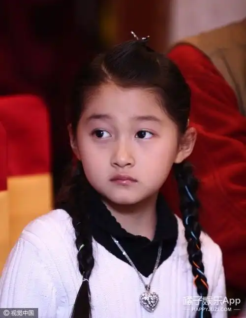 今天,小编就带大家翻阅下"关晓彤"童年时期的老照片,让你看下关米子