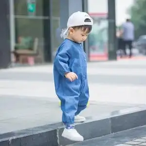 宝宝牛仔连体衣 1-3岁韩版小童婴儿潮秋冬罩衣全身防脏外出爬服男