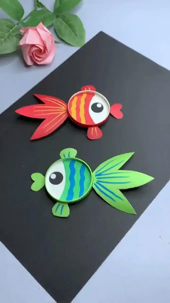 纸杯变身小金鱼快拿起用过的纸杯试试看