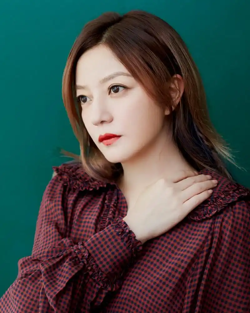 懒理恋情传闻工作室晒赵薇美照